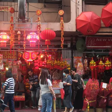 Ongpin street in Binondo. sulit.photos/Shutterstock.