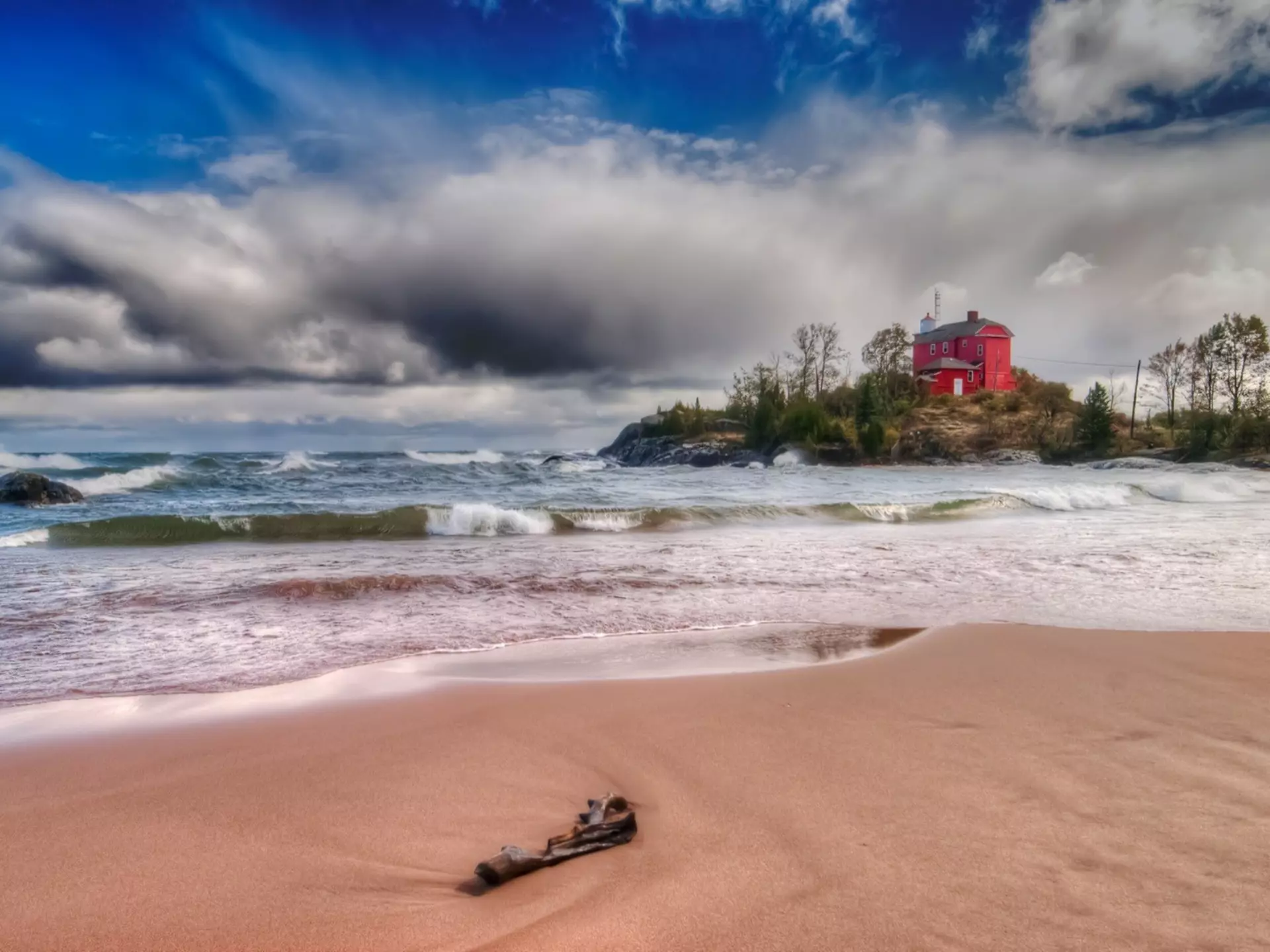 The Coast Guard Lower Harbor Lighthouse stands on an island just off the shores of Marquette, on Lake Superior. Marquette is a hub of adventure travel on Michigan's Upper Peninsula © bperucco / Getty Images