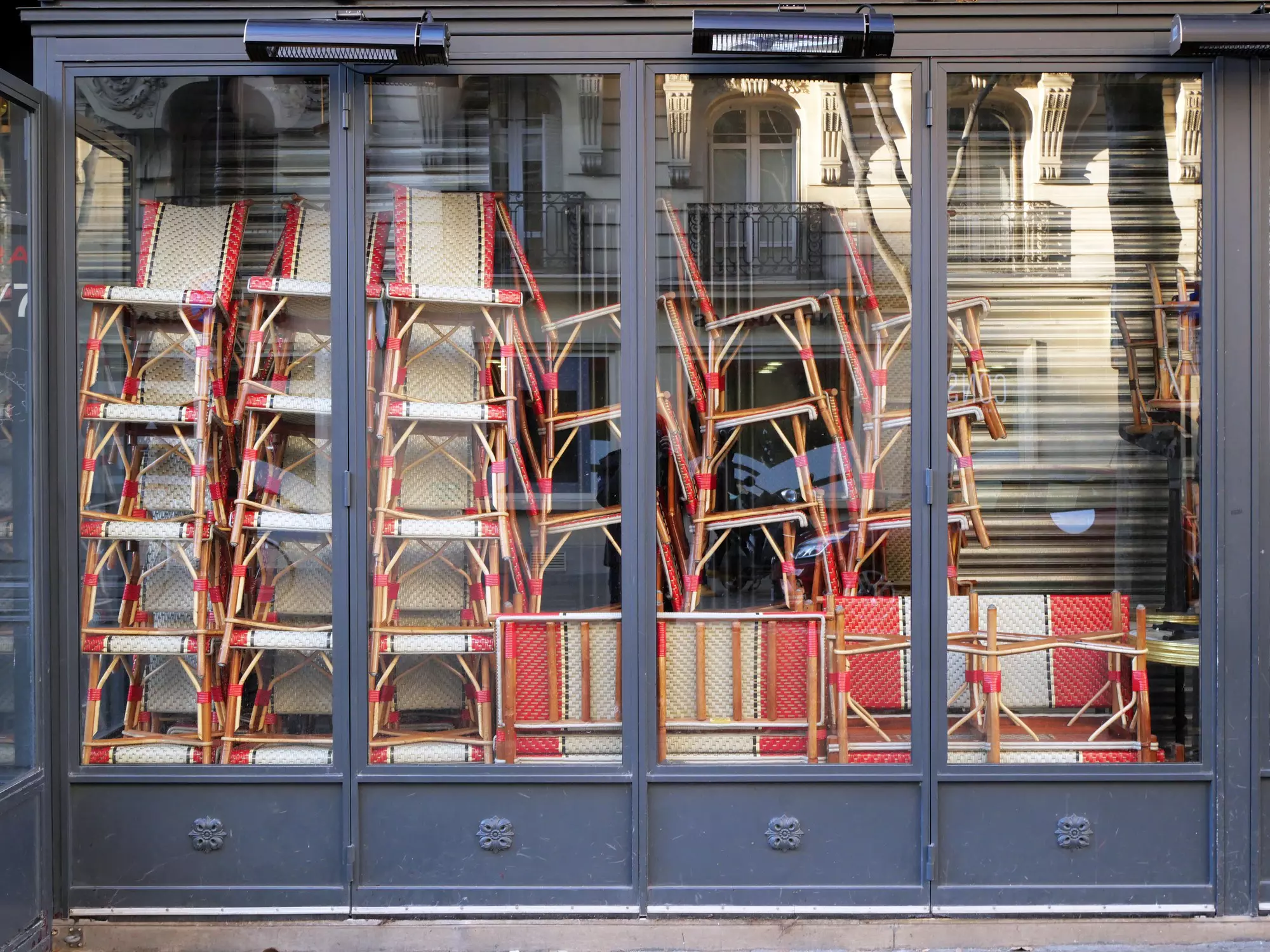A Parisian restaurant closed