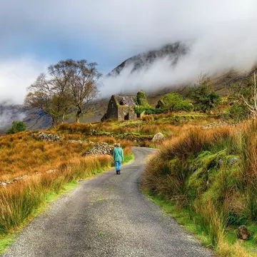 Woman walking towards and abandoned cottage in the mountains of Ireland, License Type: media, Download Time: 2025-03-13T10:56:04.000Z, User: sashabrady26, Editorial: false, purchase_order: 65050 - Digital Destinations and Articles, job: Lonely Planet , client: Photo Haul, other: Sasha Brady
