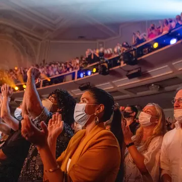 NEW YORK, NEW YORK - SEPTEMBER 14: Audience members scream and applaud during "Chicago" at Ambassador Theatre on reopening night on September 14, 2021 in New York City. "Chicago" along with three other major musicals reopened tonight after being closed...