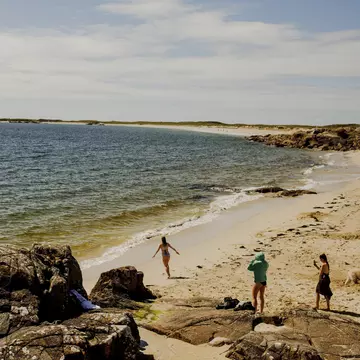 Gurteen Bay in Roundstone, Galway. Robert Ormerod for Lonely Planet