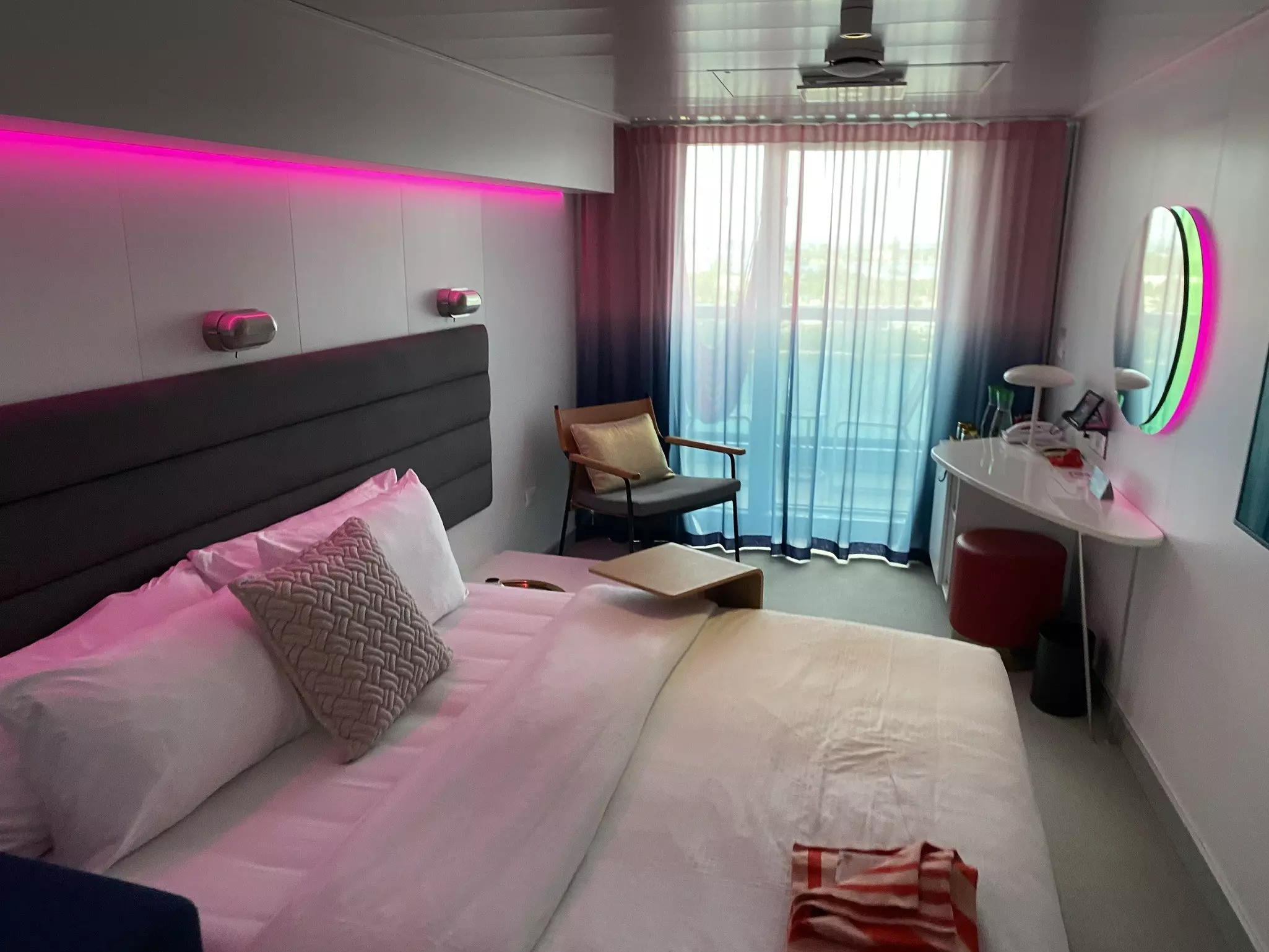 The sea terrace cabin in “sleep” mode.jpg