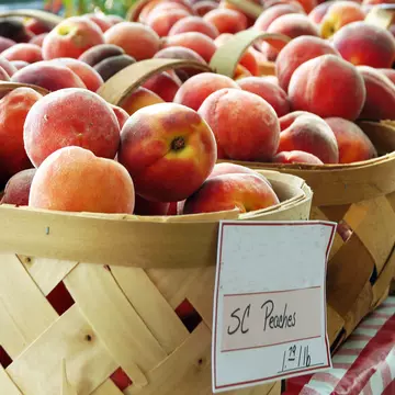 Baskets of peaches from South Carolina on sale at a local farmer's market