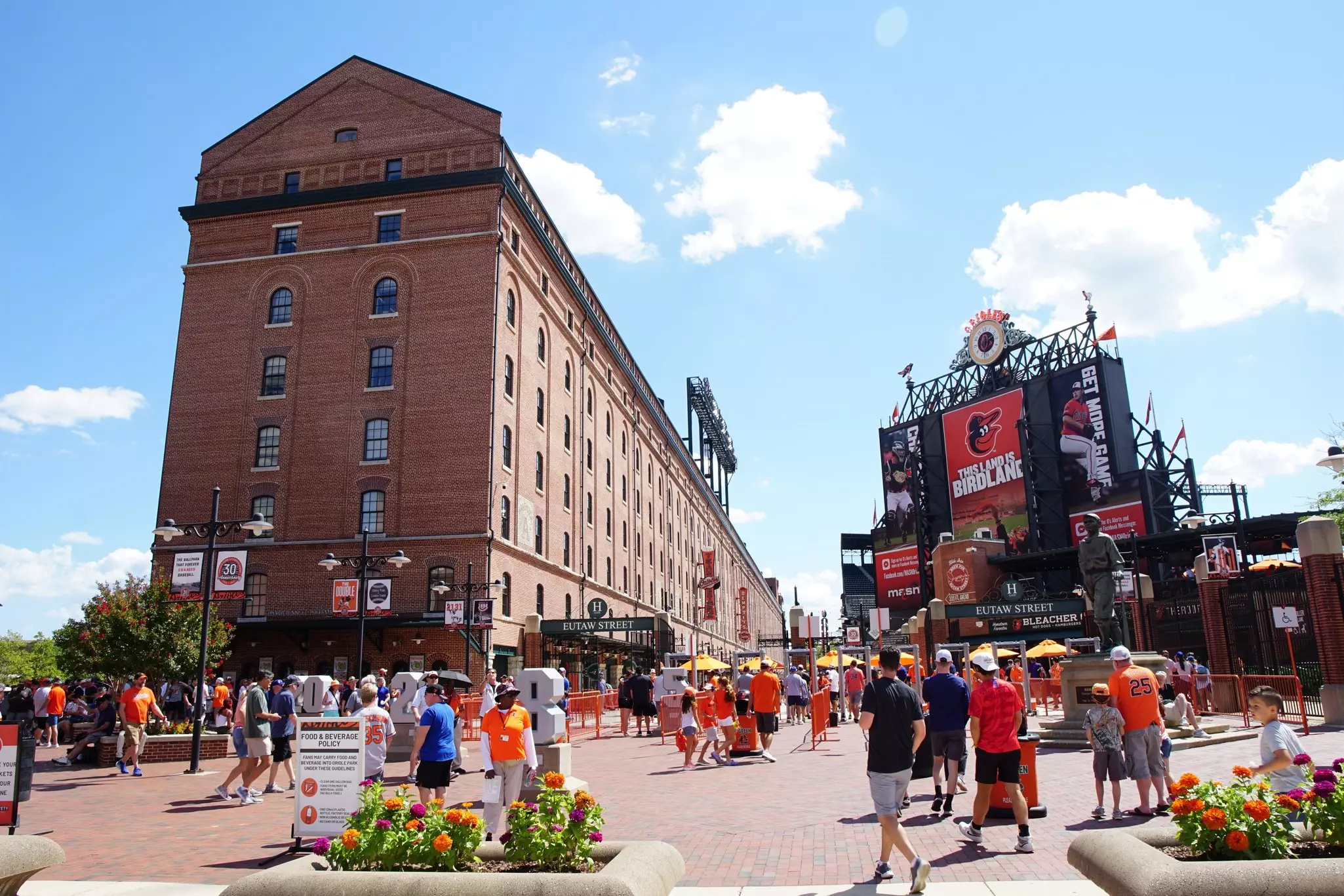 Catching a game in Baltimore is the perfect siblings' day out. Camden Yards is one of the premiere stadiums in baseball and home to the Orioles © quiggyt4 / Shutterstock