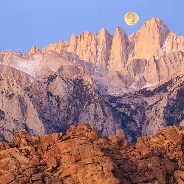 Supermoon above the Eastern Sierra Mountains, California, USA.; Shutterstock ID 556617343; your: Meghan O'Dea; gl: 65050; netsuite: Digital Editorial; full: POI