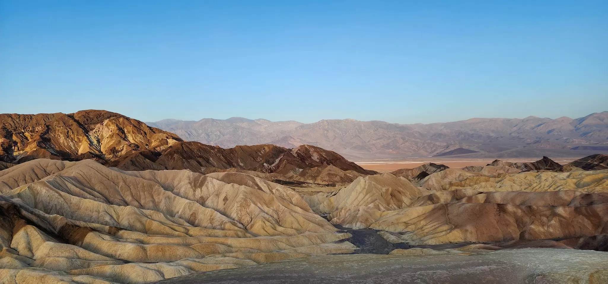 Death Valley depicts California's desert landscapes. Visit Great Palm Springs