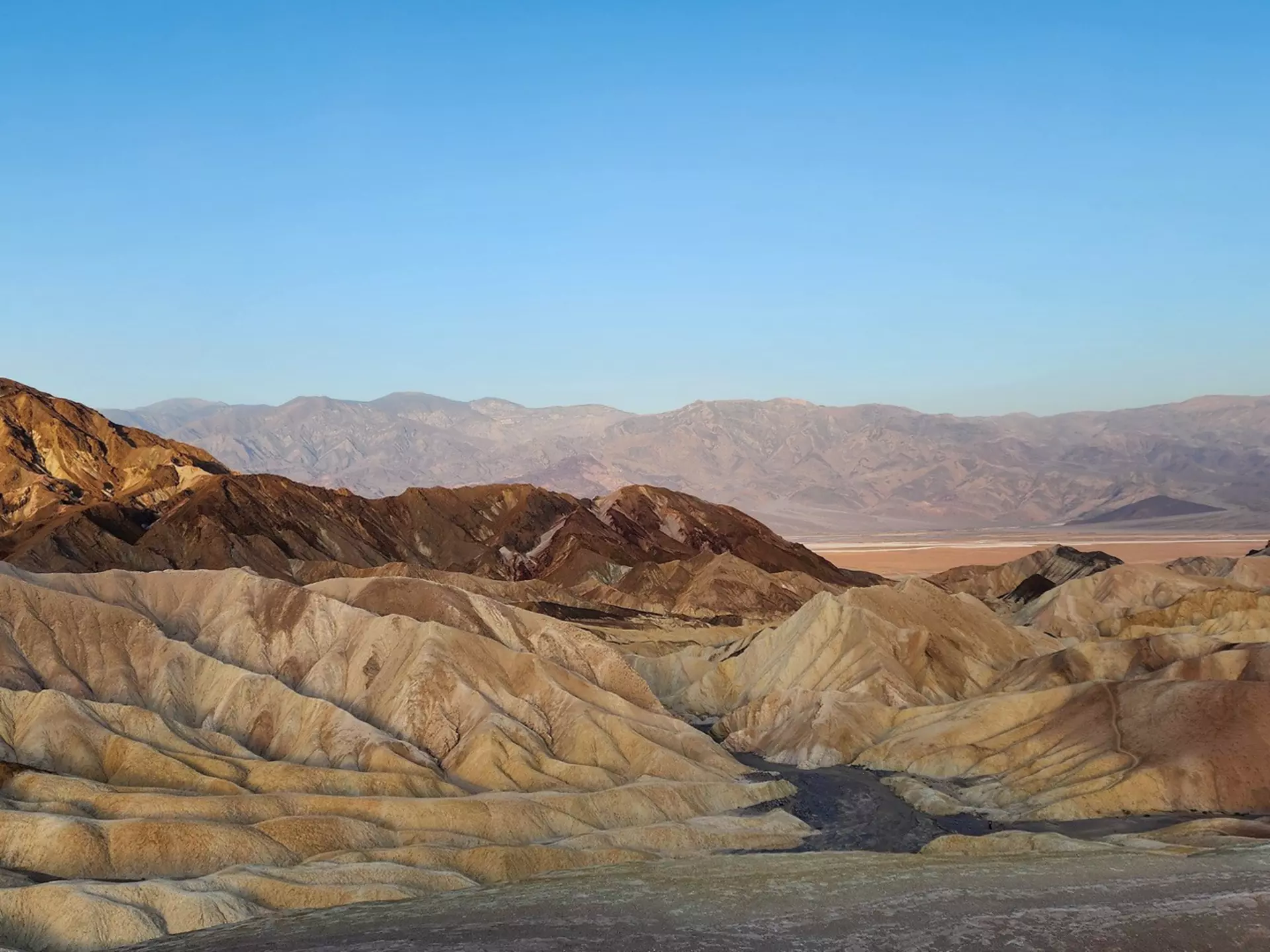 Death Valley depicts California's desert landscapes. Visit Great Palm Springs