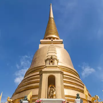 Golden pagoda, Wat Bowonniwet Vihara Rajavaravihara, Bangkok, Thailand  License Type: media  Download Time: 2023-11-13T08:29:44.000Z  User: lonelyplanetmedia  Is Editorial: No  purchase_order:   