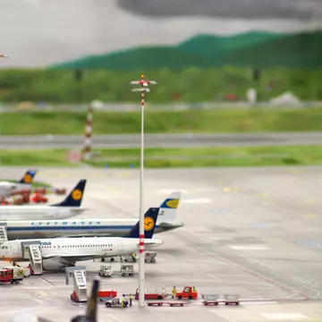 Long queues at security checks and check-in counters at Hamburg