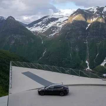 Behind the wheel of an electric car, Norway’s breathtaking fjords are yours to discover © Maurizio Fabbroni / Shutterstock