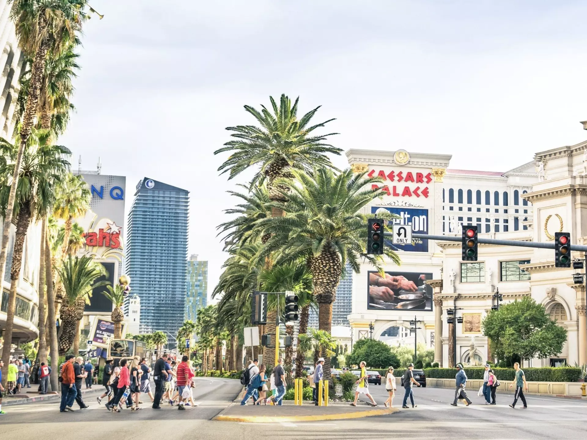Follow our walking route to experience the best of Las Vegas’ iconic Strip © View Apart / Shutterstock