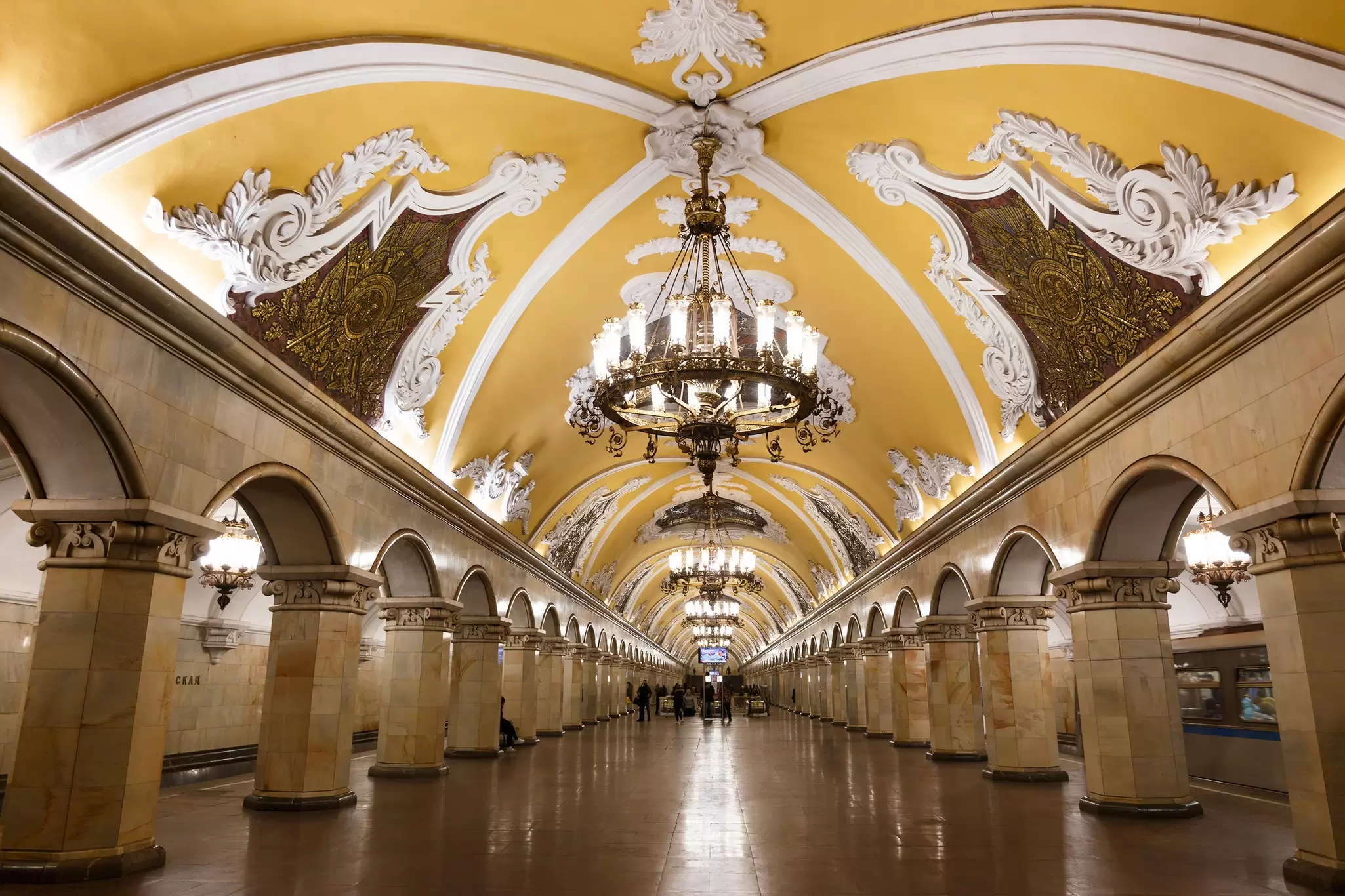 The underground hall of Komsomolskaya subway (Circle Line) metro in Moscow with Stalinist architecture. Gubin Yury / Shutterstock