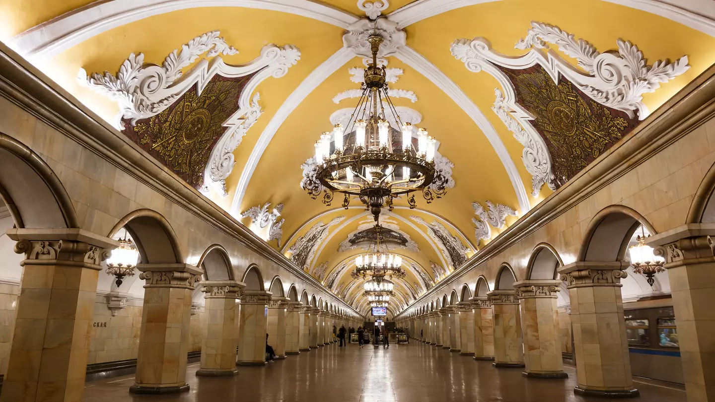 The underground hall of Komsomolskaya subway (Circle Line) metro in Moscow with Stalinist architecture. Gubin Yury / Shutterstock