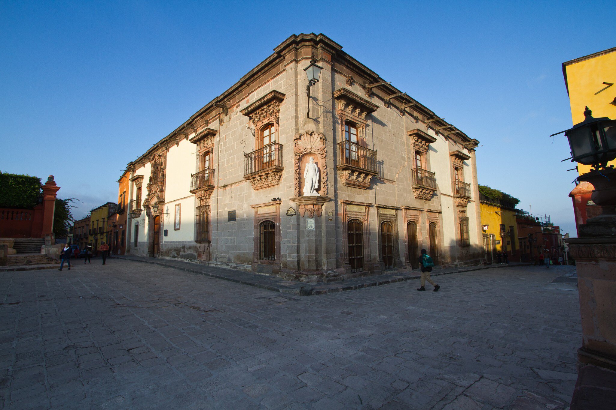 Exterior view of the Museo Histórico Casa de Allende, a museum in San Miguel de Allende, Mexico.