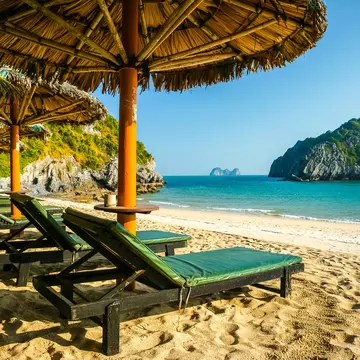 Cat Ba beach in Halong Bay, Vietnam. Romas_Photo/Shutterstock