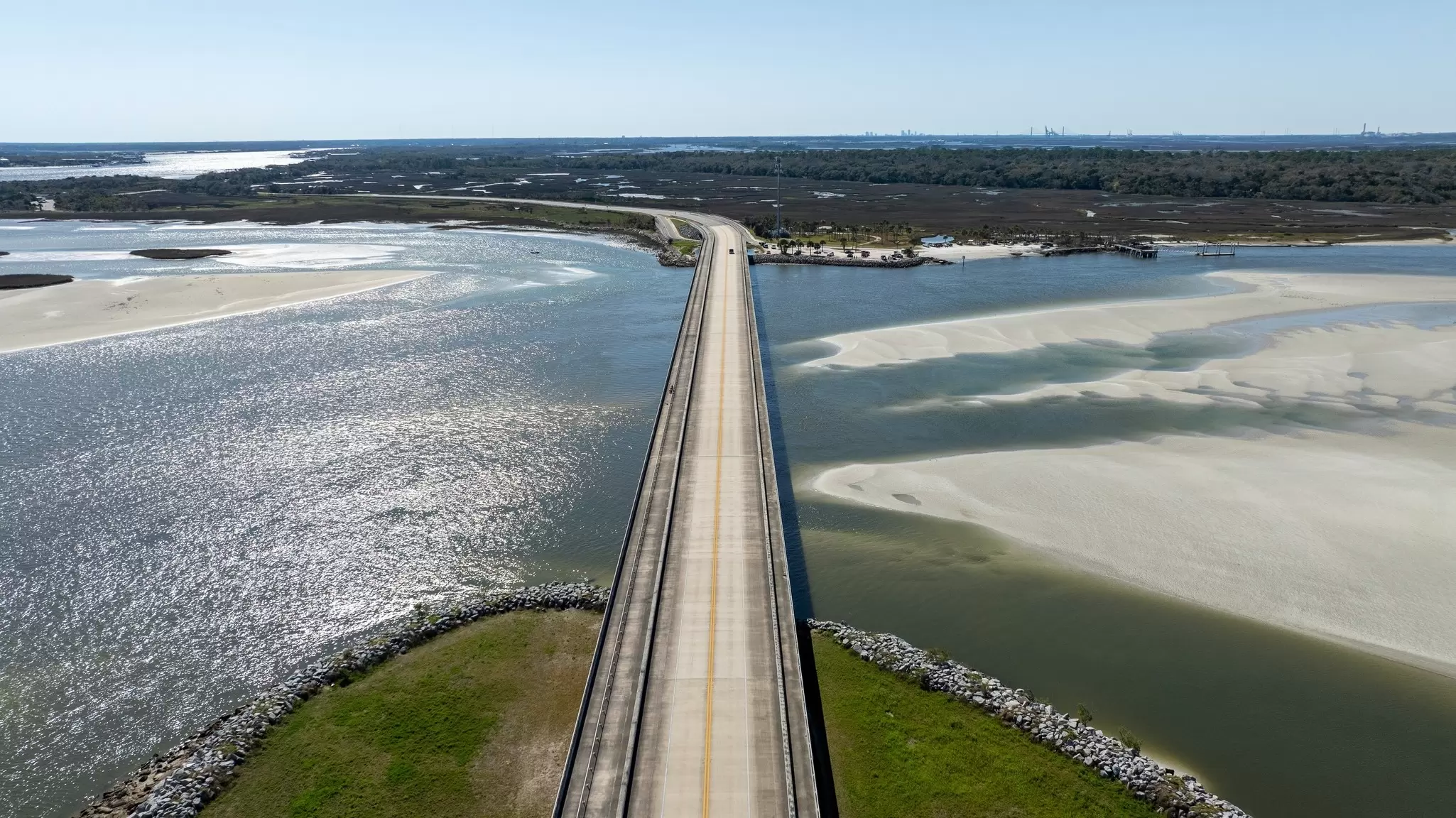 Highway A1A near Jacksonville, Florida. Frame Craft 8/Shutterstock