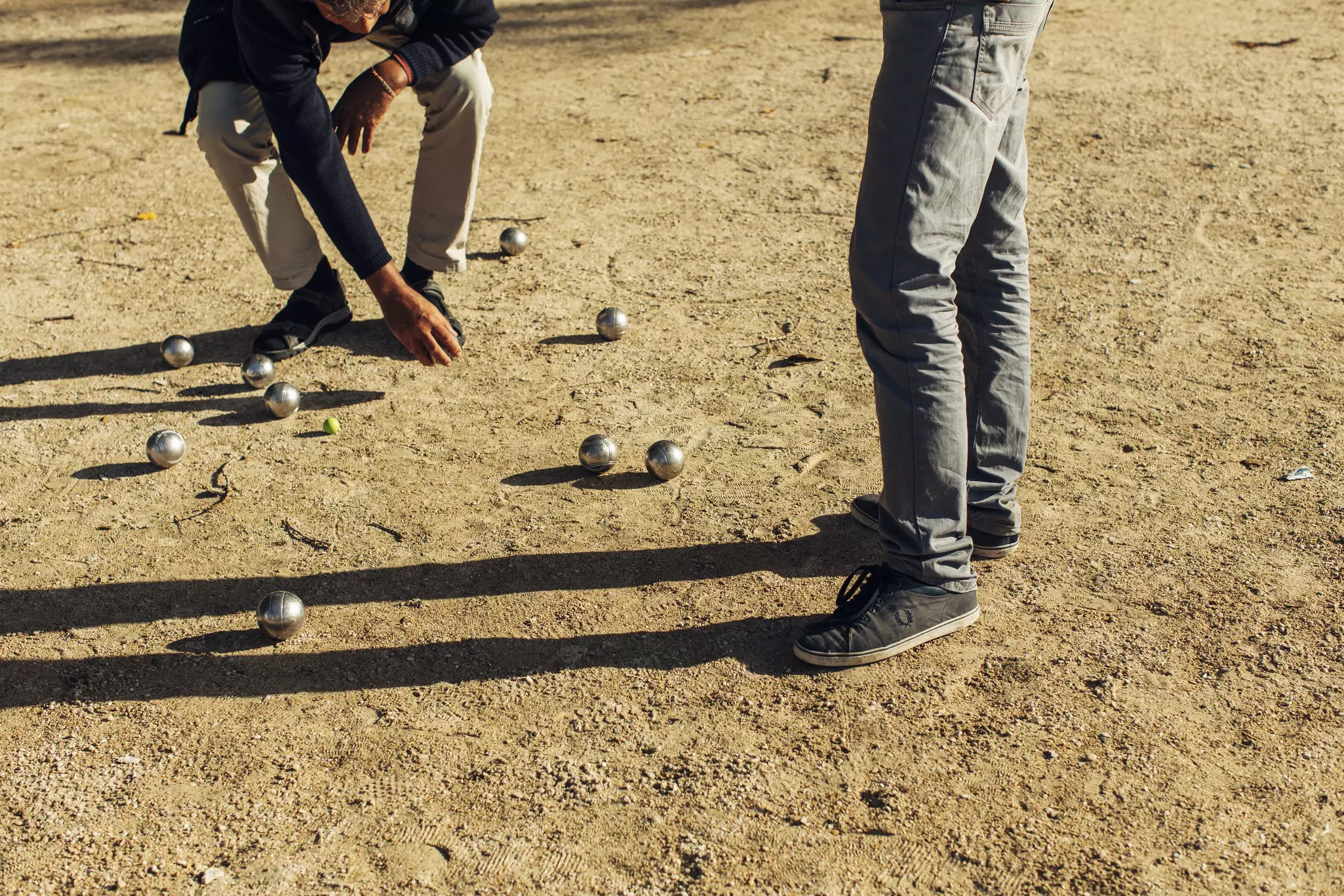 Men play pétanque