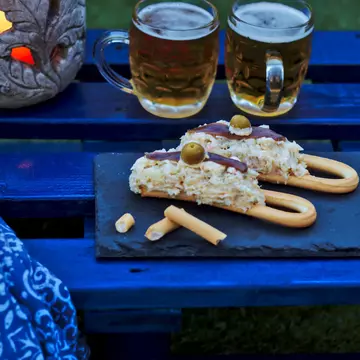 Marinera is a Russian salad cover on a bread roll with anchovy and olives, typical of Murcia, foods from Spain