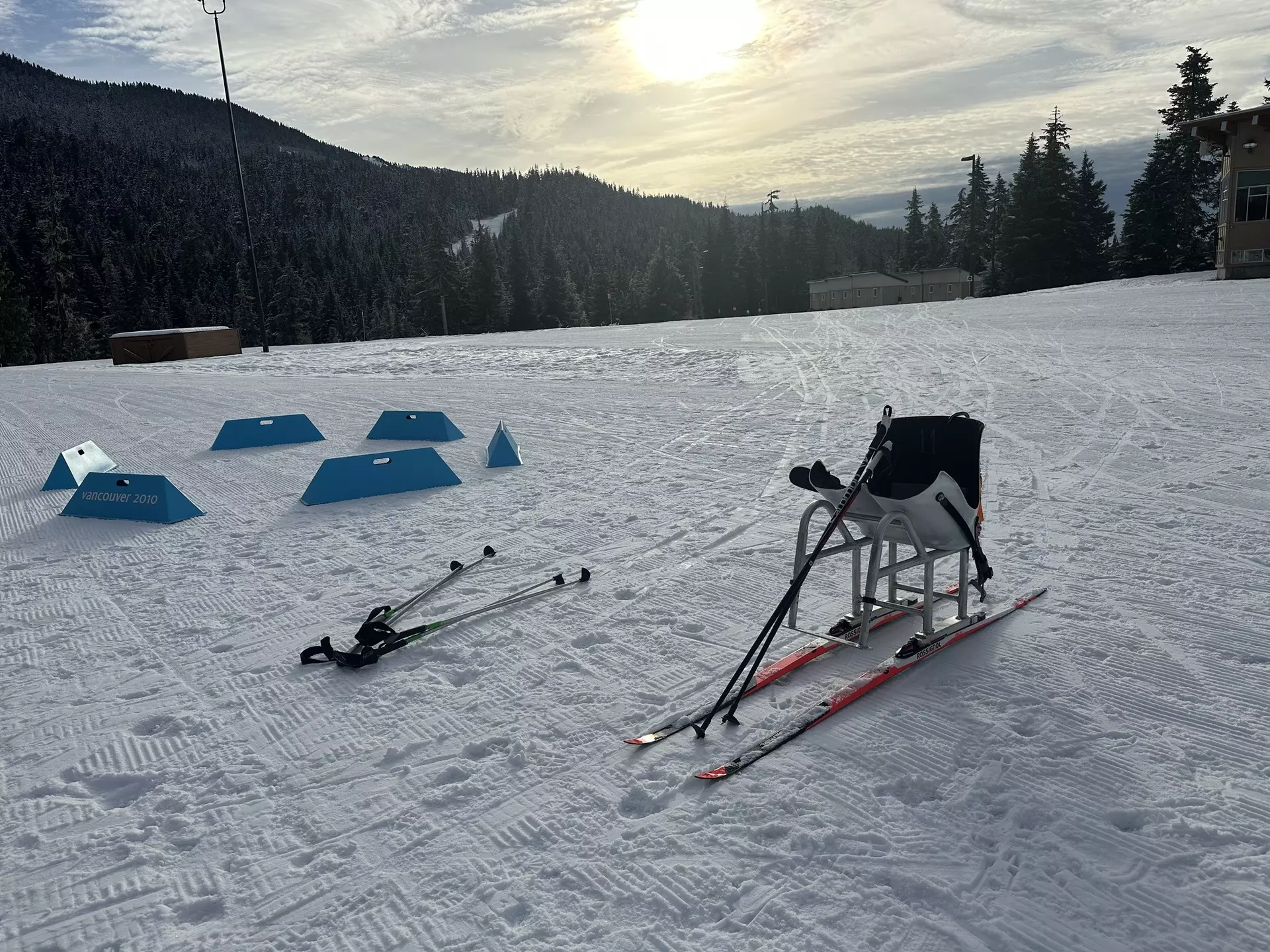 Adaptive ski equipment with a chair on a set of skis
