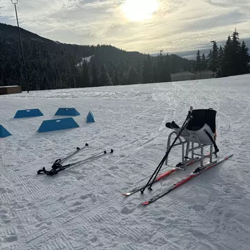 Adaptive ski equipment with a chair on a set of skis