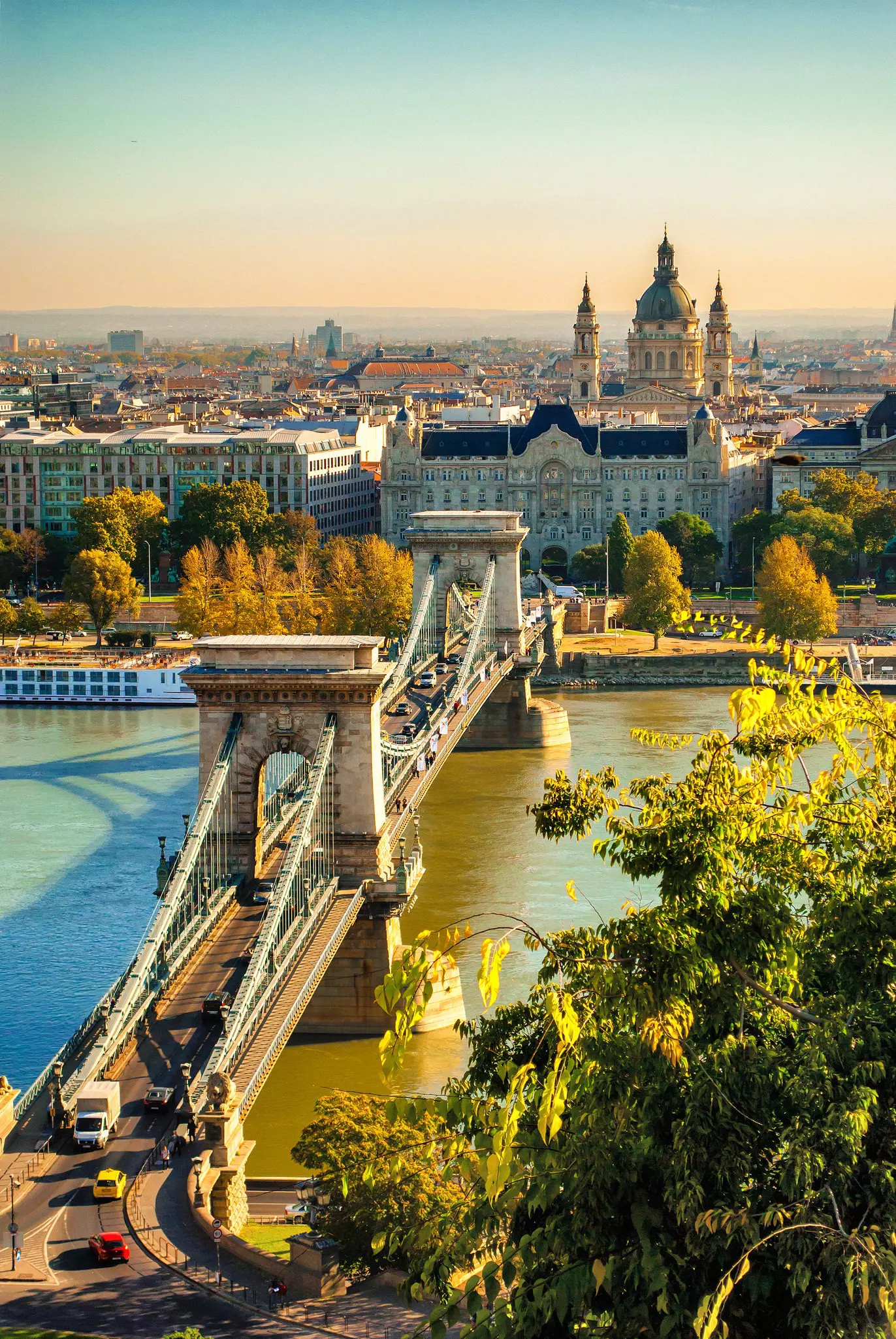 The Chain Bridge in Budapest on a September morning. Yuliya Khovbosha/Shutterstock