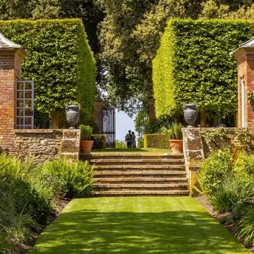 Cotswolds, Gloucestershire UK - May 25, 2023:Hidcote Manor Garden in the Cotswolds, Hidcote, Gloucestershire, England, License Type: media, Download Time: 2026-04-24T17:48:33.000Z, User: LP_ZRay, Editorial: true, purchase_order: 65050 - Digital Destinations and Articles, job: Lonely Planet, client: App Content, other: Zayira Ray