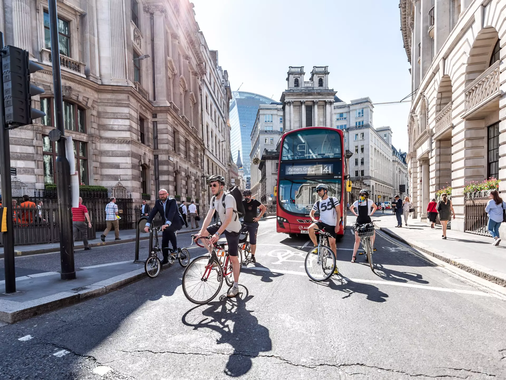 If you follow common-sense safety rules and use one of the city’s numerous bike-share programs, cycling is a wondrous way to get around London © Kristi Blokhin / Shutterstock