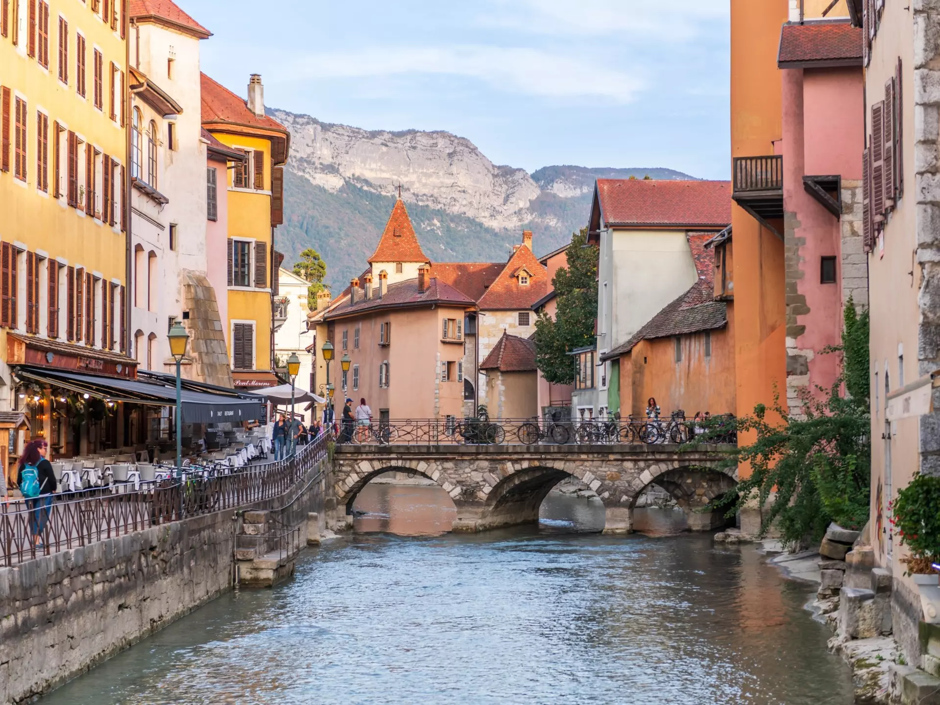The River Thiou in Annecy with colorful buildings on both banks. 