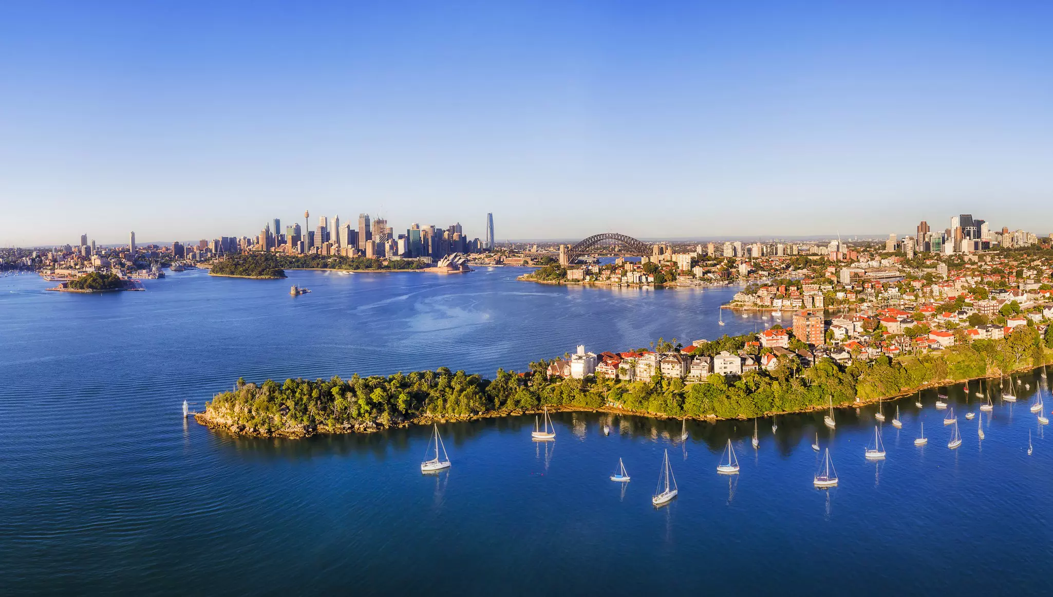 The upscale suburbs of Mosman Bay offer more top-notch views of central Sydney © Getty Images / iStockphoto