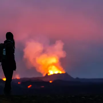 Earthquakes and possible volcanic activity (as pictured here from last summer) are affecting Iceland’s southwestern Reykjanes Peninsula © Philipp Schulze / picture alliance via Getty Images