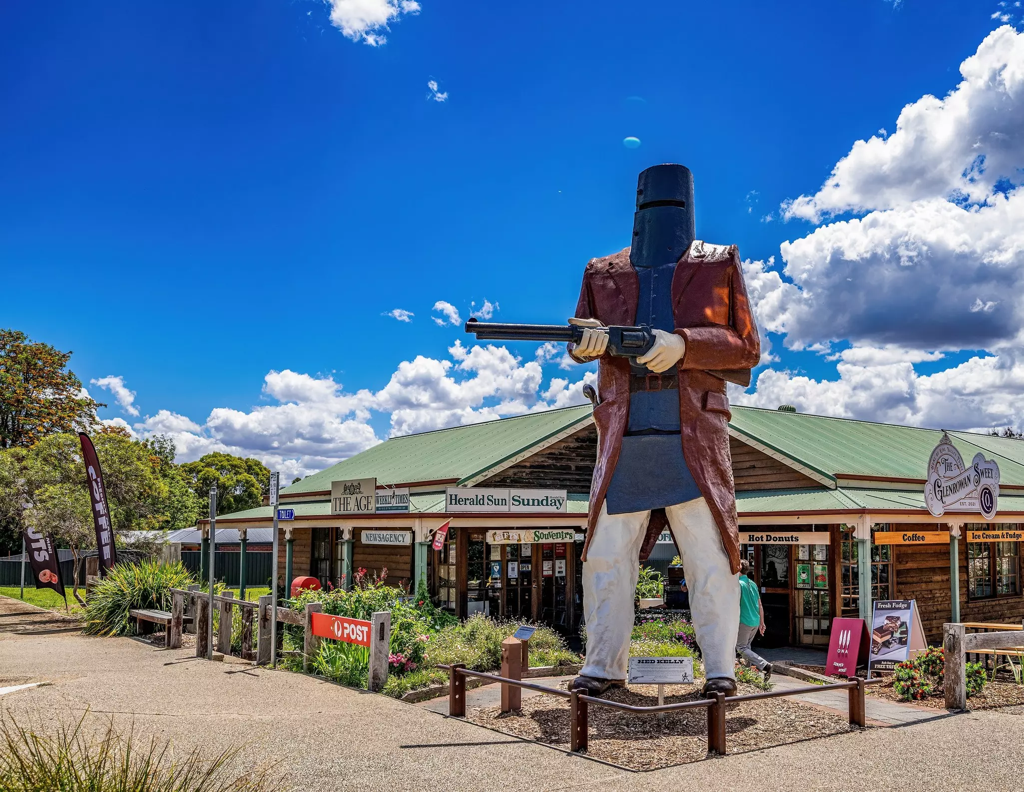 Glenrowan, Victoria, Australia - November 29, 2022: Giant Ned Kelly in the town of Glenrowan, where the bushranger faced off with police and was captured., License Type: media, Download Time: 2026-04-12T07:02:20.000Z, User: claramonitto, Editorial: true, purchase_order: 56530 - Guidebooks, job: WIP Global Publishing, client: Australia 23, other: Clara Monitto