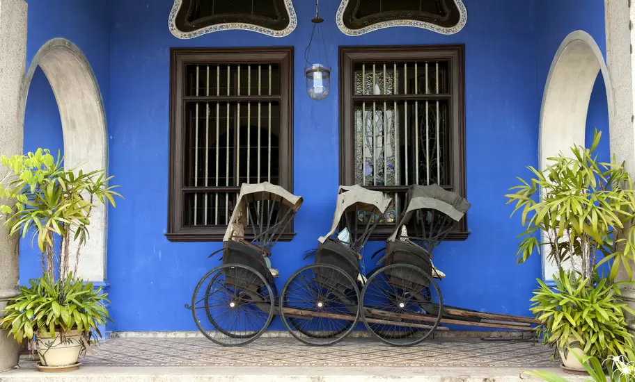 Vintage rickshaws outside Cheong Fatt Tze Mansion (Blue Mansion).