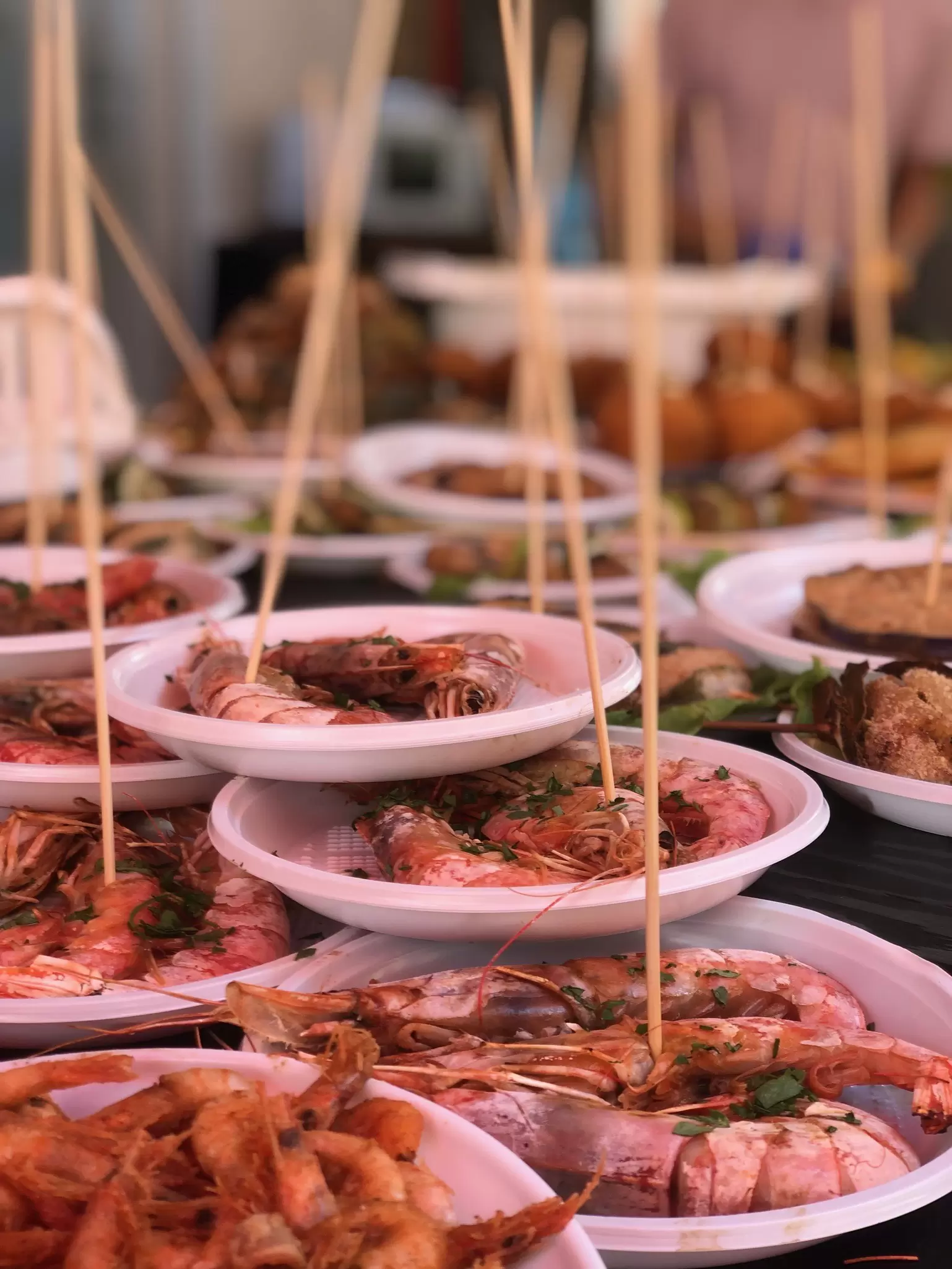 PALERMO, SICILY, ITALY. APRIL 2024. 
Street dining at Mercato del Capo.