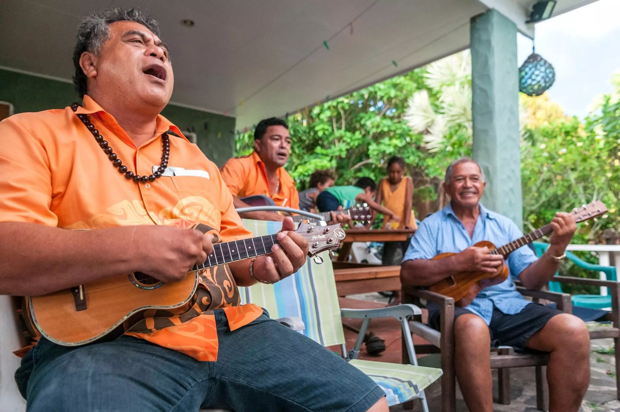 Cook Islands traditional singing ute