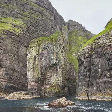 Vestmanna stunning bird cliffs and atlantic ocean, the elephant. Faroe islands.