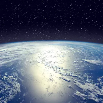 Stars an be seen without their distorting twinkle © Vladi333/Shutterstock