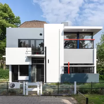 Exterior view of Rietveld Schröderhuis in Utrecht on a sunny day.