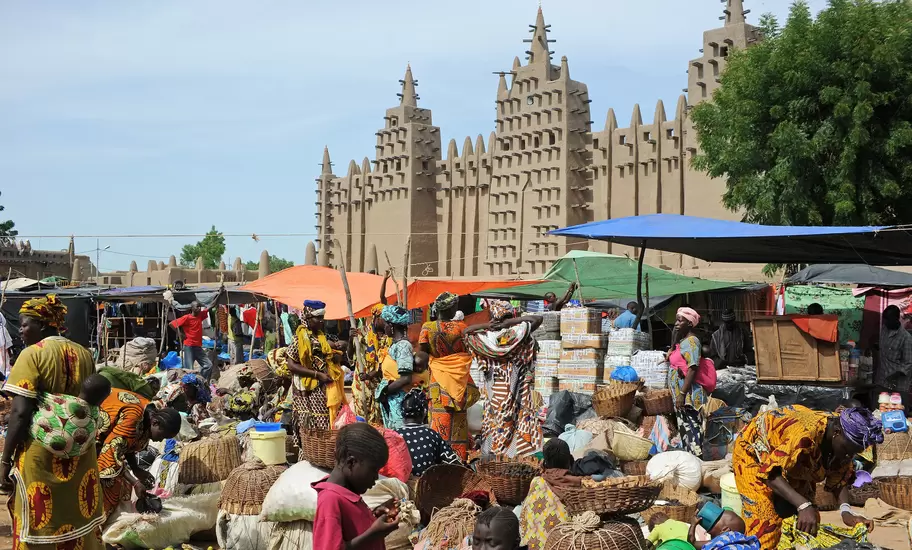 DJENNE, MALI, AFRICA - SEPTEMBER, 5, 2011 Djenne market crowd.