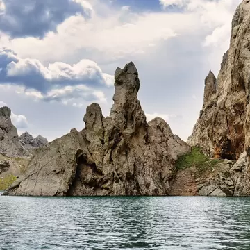Rock formation around the alpine Köl-Suu lake, Kurumduk valley, Naryn province, Kyrgyzstan; Shutterstock ID 2255076413; your: Sloane Tucker; gl: 65050; netsuite: Online Editorial; full: POI