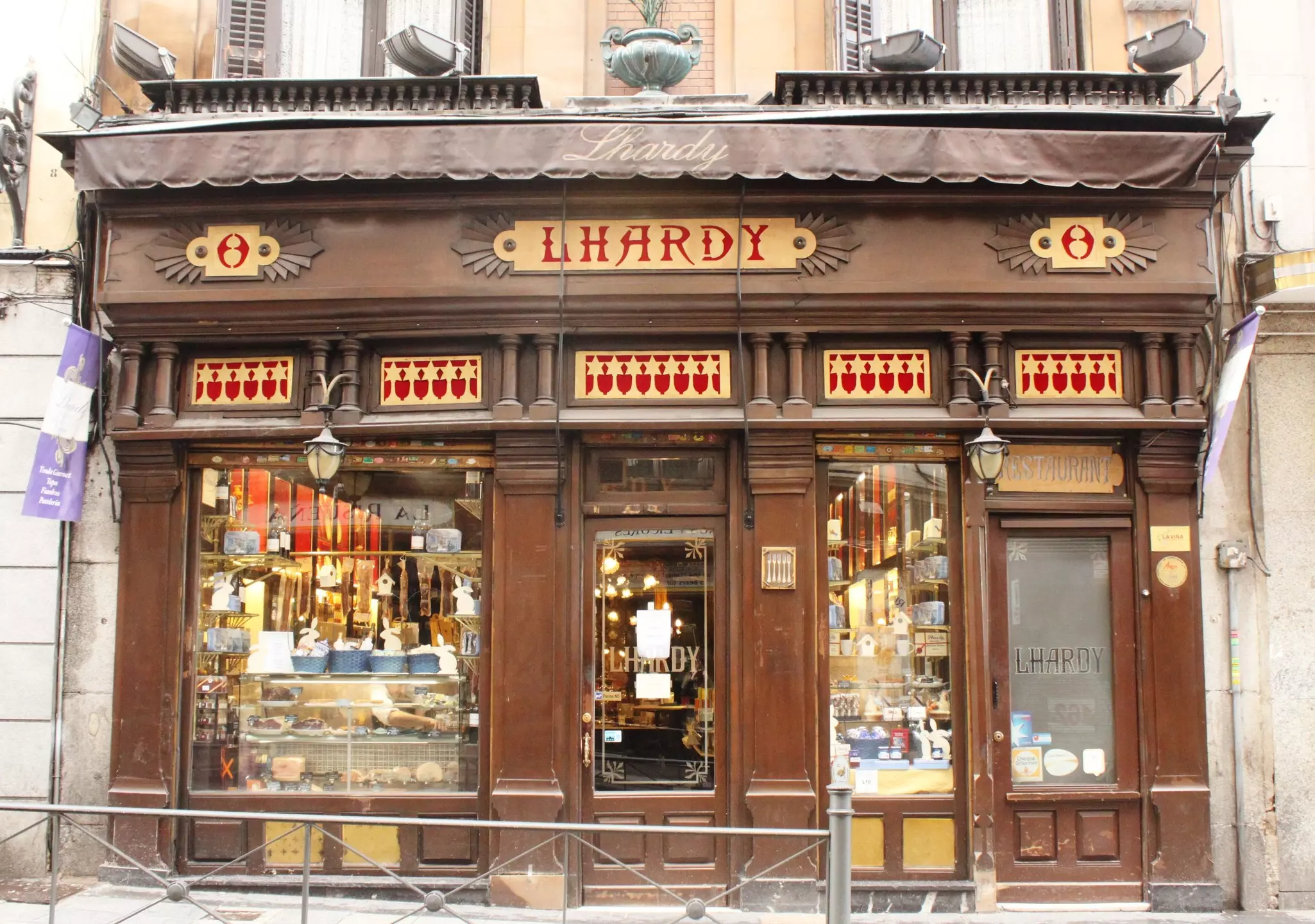 The entrance to Lhardy on Carrera de San Jerónimo.