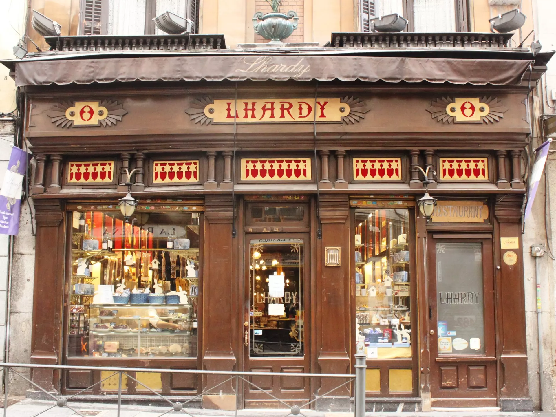 The entrance to Lhardy on Carrera de San Jerónimo.