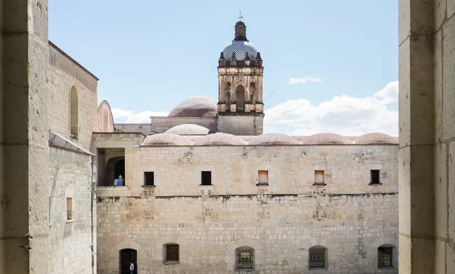 View of the inner courtyard of the Museum of Cultures of Oaxaca, located in the Templo de Santo Domingo de Guzmán in Oaxaca City.