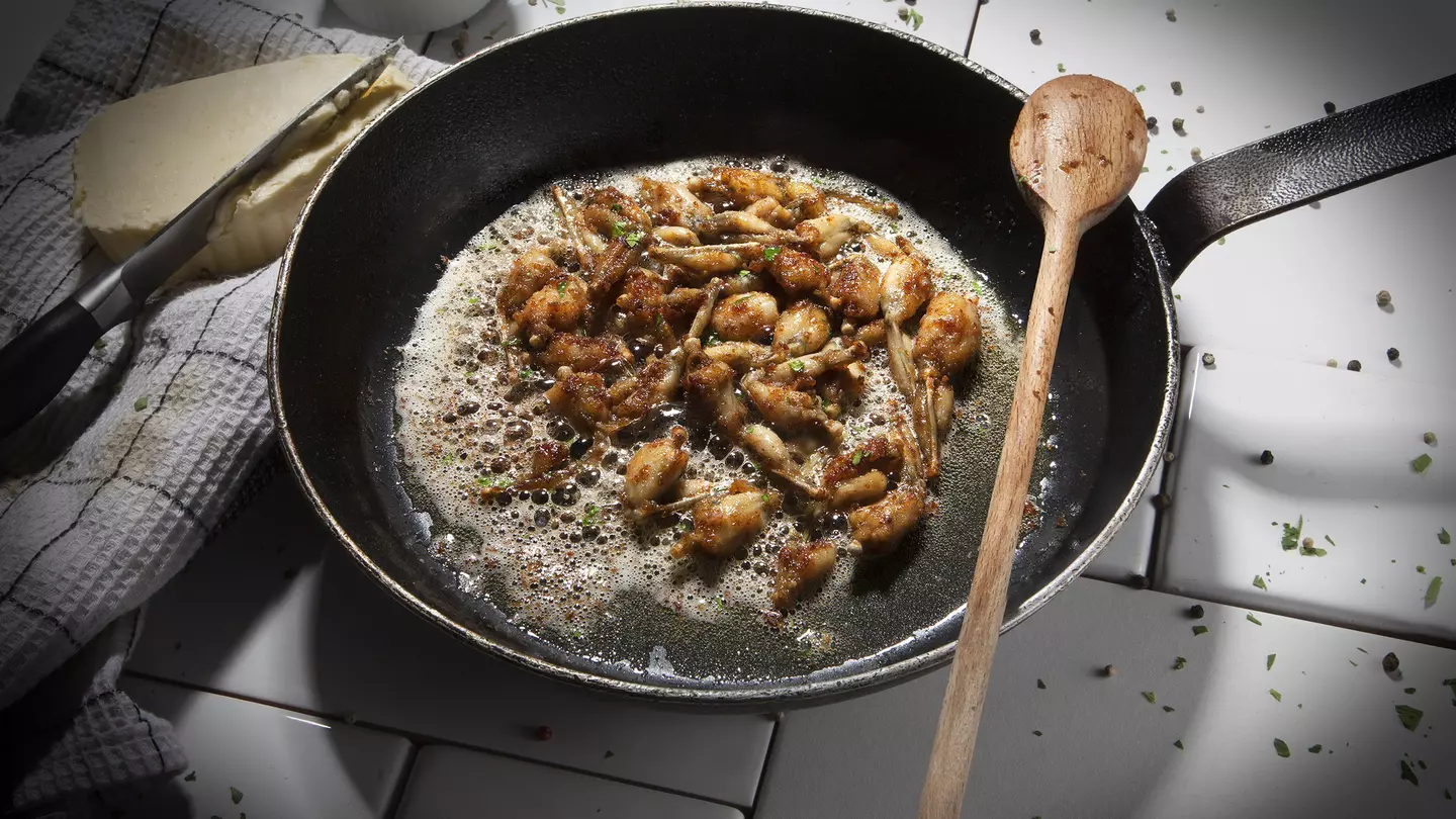 22. Cuisses de grenouilles (frog legs) at Café des négociants.jpg
