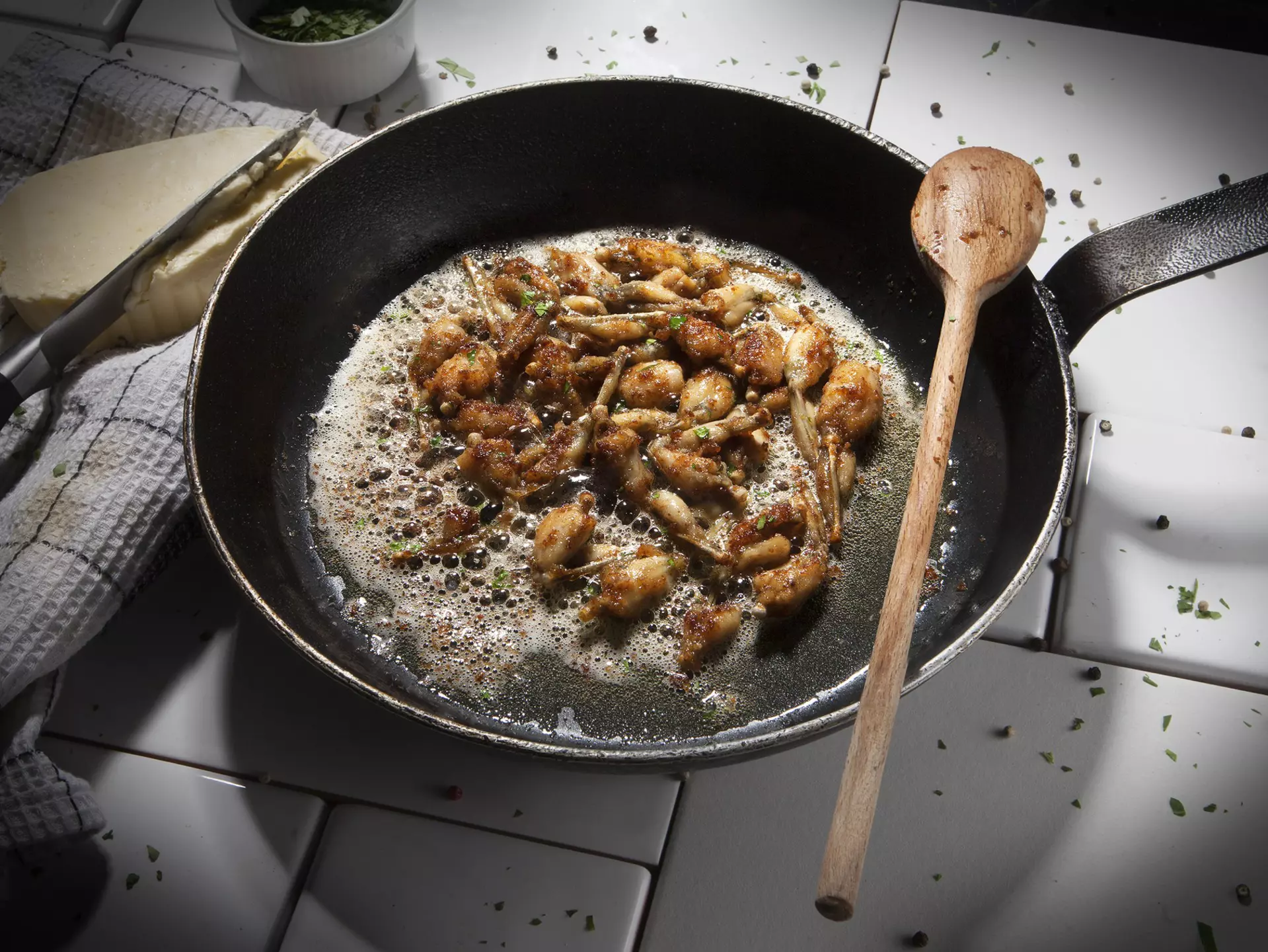 22. Cuisses de grenouilles (frog legs) at Café des négociants.jpg