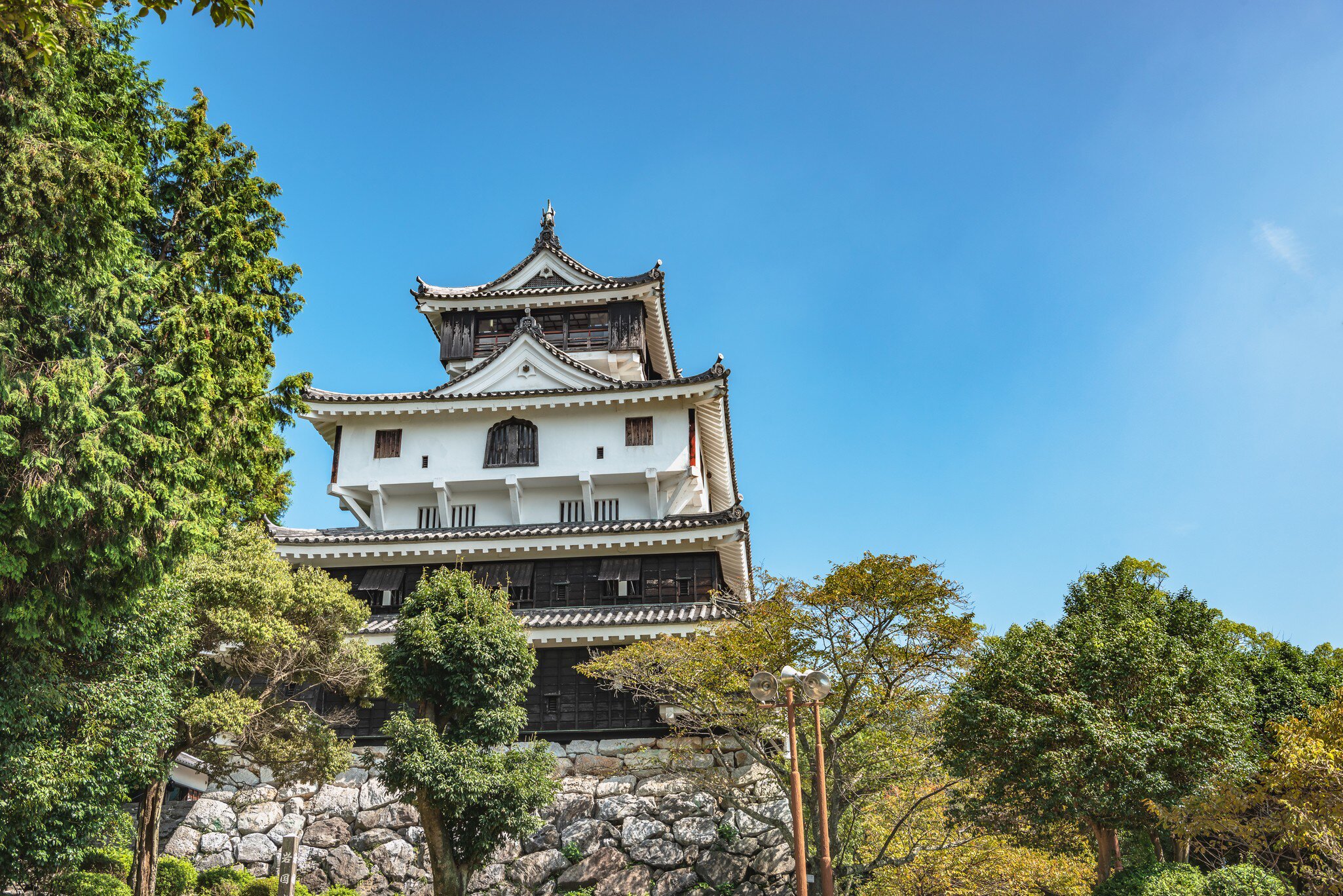 The castle tower of Iwakuni castle in Iwakuni city, Japan  License Type: media  Download Time: 2021-11-03T17:55:11.000Z  User: gwencotter  Is Editorial: No  purchase_order:   