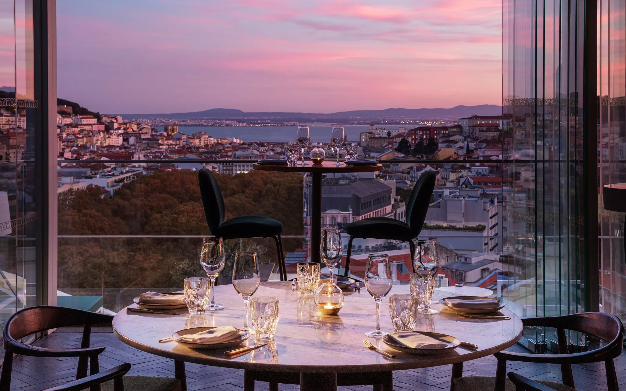 The scene at SEEN, the rooftop restaurant at the at the Tivoli Avenida Liberdade Lisboa © Minor Hotels