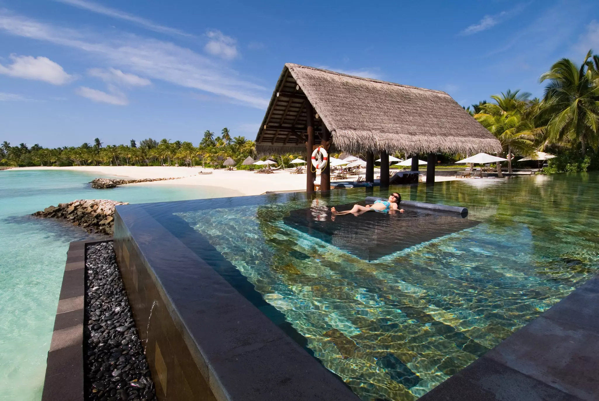 Resorts will add a 10% tip on the restaurant bill. Shen max / Shutterstock