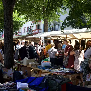 Berlin, Germany 8/23/2020 The incredible big flea market around Boxhagener platz in Friedrichshain on Sundays, License Type: media, Download Time: 2025-11-05T18:09:49.000Z, User: dorota_littlerobindesign, Editorial: true, purchase_order: 56530 - Guidebooks, job: Global Publishing WIP, client: Berlin 13, other: Dorota Michalec