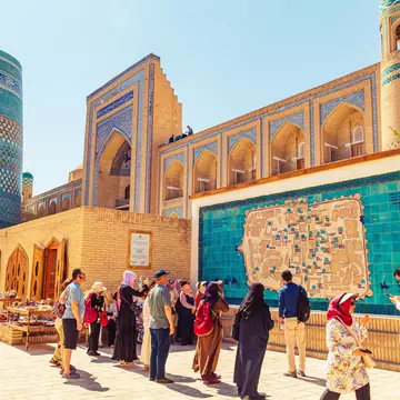 Street bazaar in Itchan Kala at the foot of the Kalta Minar in Khiva, Uzbekistan. Lizavetta/Shutterstock